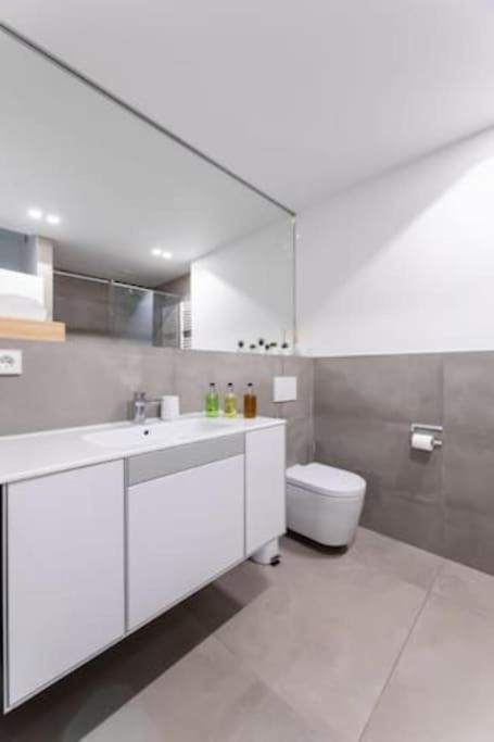 Wonderful Two Bedroom Apartment At Limpertsberg With Parking, Near Tram 룩셈부르크 외부 사진